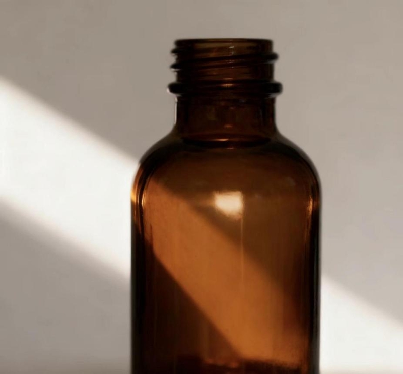 ¿Transparente o marrón? La sabiduría científica detrás de la selección del color de la botella de reactivo